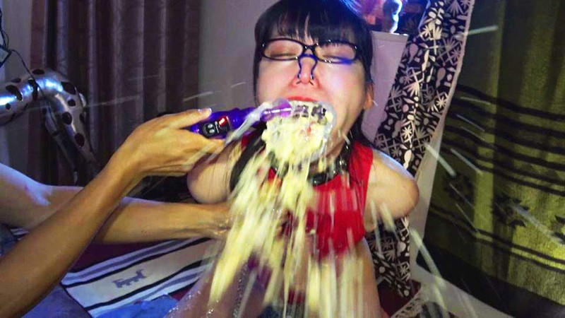 「広瀬ちひろのイラマチオ調教動画|過激なゲロプレイに悶えるマゾ女優の本気映像」のサンプル画像17枚目