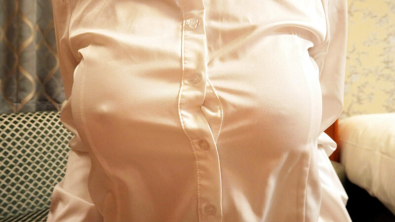 「【芦名ほのか】巨乳美女のセルフプレジャー映像|美乳お姉さんの接写アングルで魅せる自撮りシーン」のサンプル画像2枚目