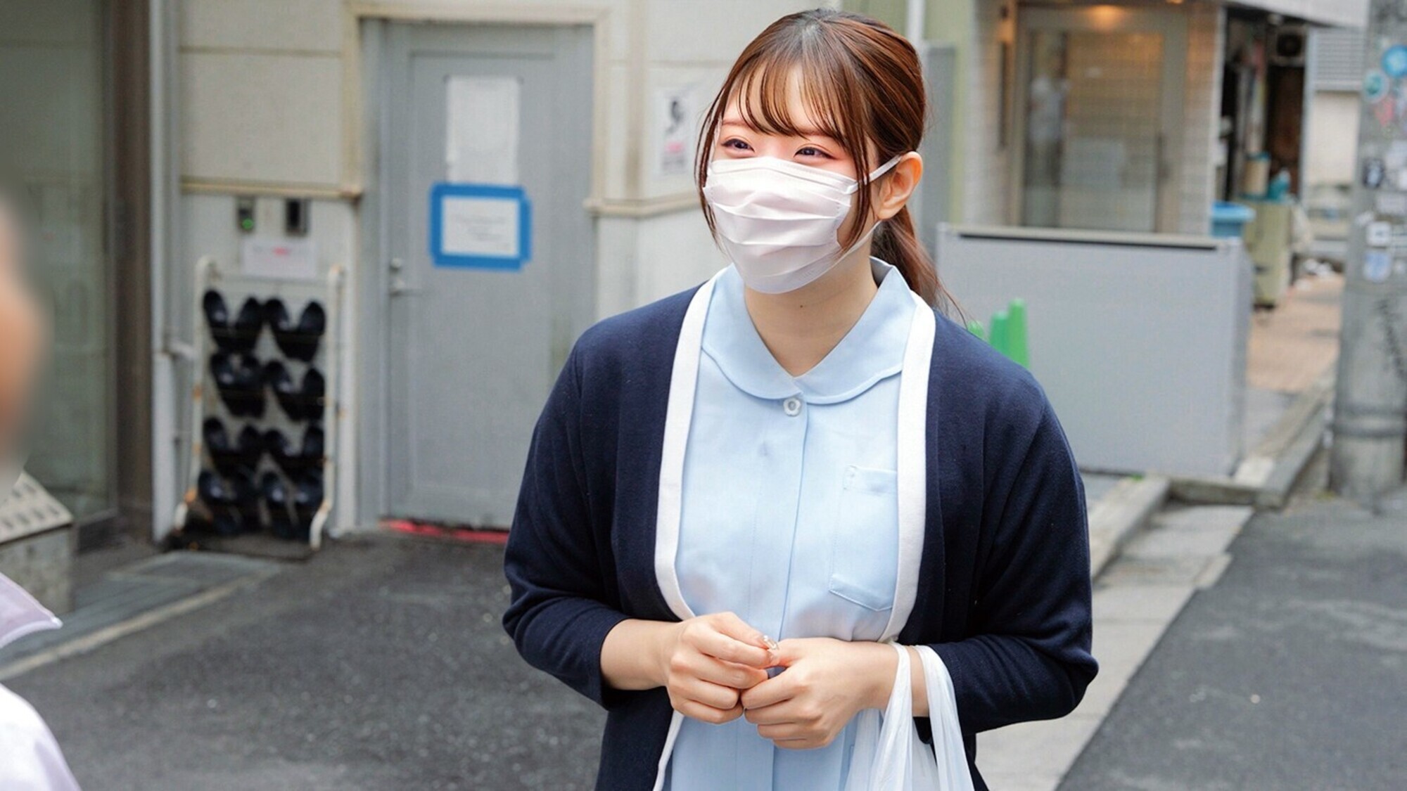 「マジ白衣の天使な可愛いナースさん!「早漏に悩む童貞君の暴発改善のお手伝いしてくれませんか?」男性器慣れしているようで意外とウブな看護師さんが早漏すぎる童貞君にムラムラ膣キュンしちゃって生中出し筆おろしSPECIAL!」のサムネイル