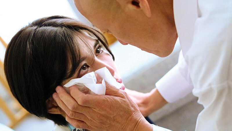 「津久葉メイのスパンキング調教|スレンダー巨乳CAが魅せるマゾ願望解放ドキュメント」のサンプル画像3枚目