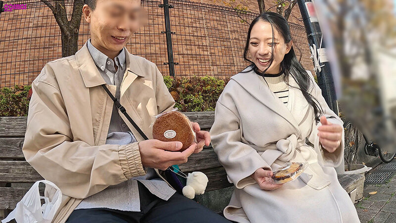 「結婚して20年、平凡な生活を送る主婦。最近、年齢を重ねるごとに心が冷めていくのを感じる…もう一度だけ10代の頃のようにキスしただけでドキドキする燃えるようなSEXがしたい。一日限定彼氏と最初で最後の不貞中出しSEX まこさん(42歳) 台東区在住 子供:息子(18歳)」のサムネイル