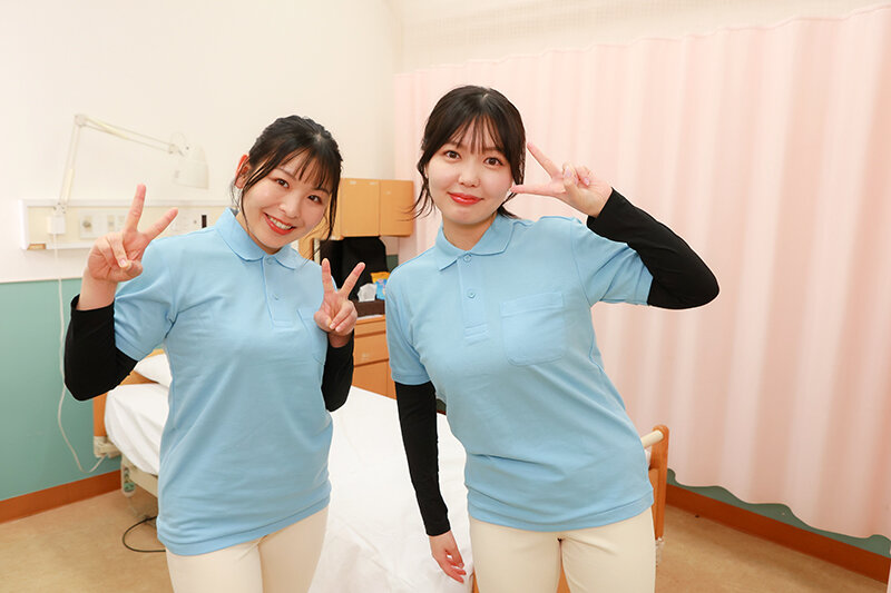 「松坂つぐみ・双葉あやかが美人理学療法士に!素人系お色気リハビリで患者を誘惑する職業プレイ」のサンプル画像5枚目