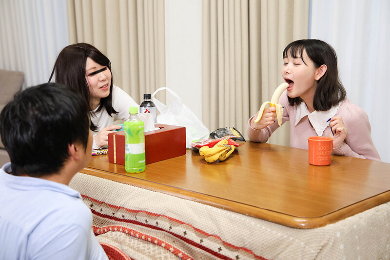 「【痴女】即尺パンチラ美女の亀頭責め手コキフェラで大量顔射!興奮必至の射精誘惑テクニック」のサンプル画像16枚目