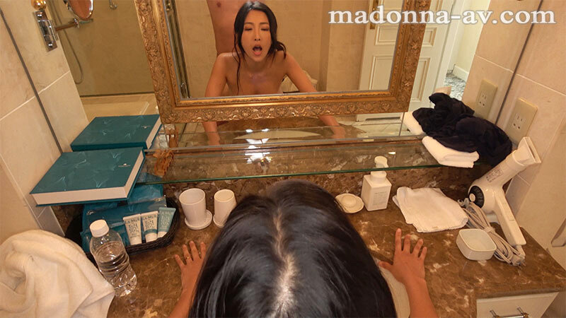 「水川スミレのハメ撮り解禁!巨乳人妻熟女が魅せるリアルな素顔【マドンナ専属女優】」のサンプル画像13枚目