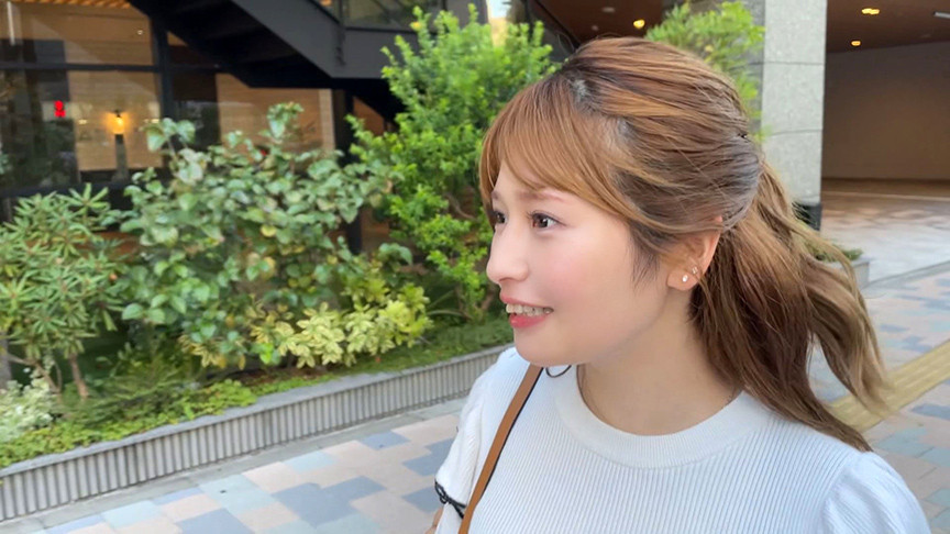 「【優梨まいな】美白巨乳の素人美女とマッチングアプリで出会い濃厚ハメ撮りセックス」のサンプル画像1枚目