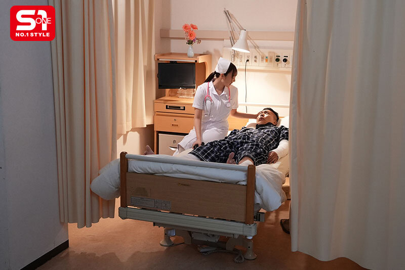 「小日向みゆうの巨乳ナースが騎乗位とパイズリで癒す!手コキも堪能できる看護婦プレイ」のサンプル画像2枚目