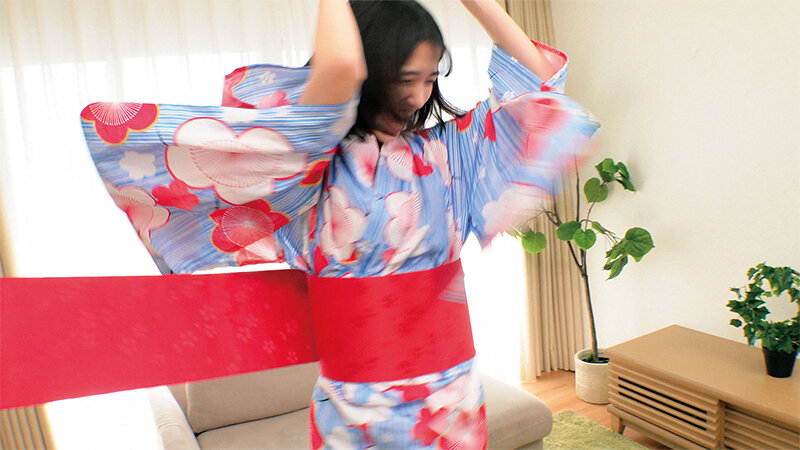 「【素人ナンパ】浴衣姿の美少女女子大生と野球拳対決！夏祭りで出会った清楚系JDに中出し」のサンプル画像2枚目