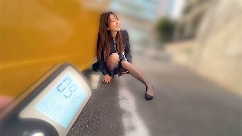 「【素人OL】美乳まなみさんの野外露出プレイ!恥じらいながらの羞恥体験がエロい」のサンプル画像3枚目