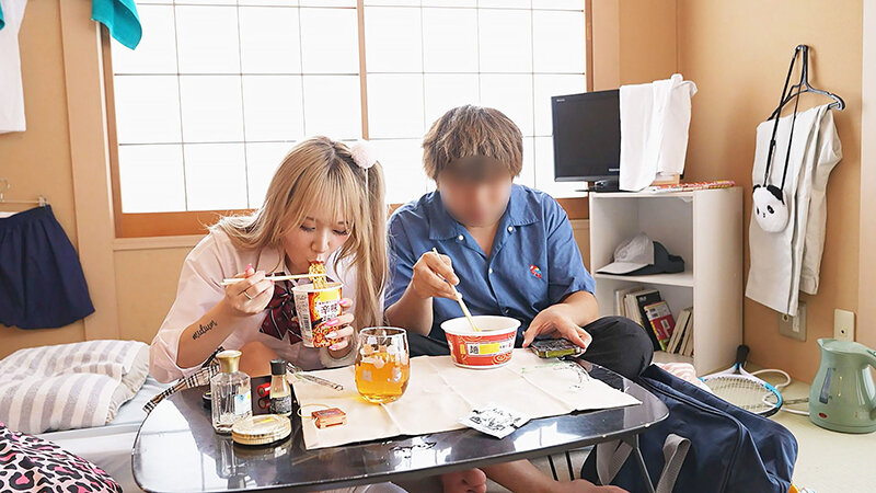 「綾波れん ギャル美女が潮吹き連発！中出し3P乱交で激しく乱れるフェラ奉仕SEX」のサムネイル