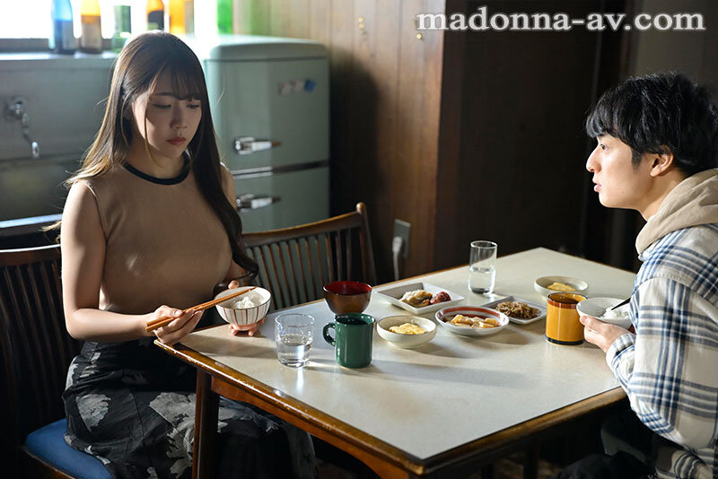 「一乃あおい 美人妻が姑にいびられ複数男に辱められる中出し3P動画|熟女人妻」のサムネイル