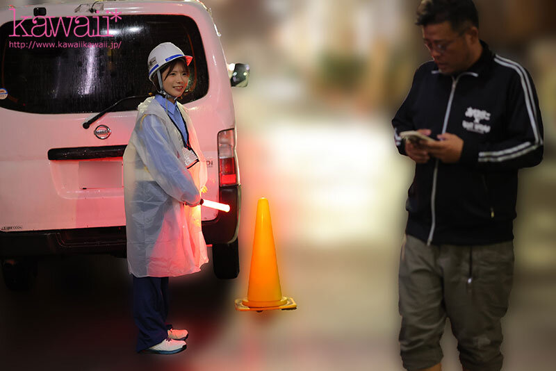 「翔乃そら Aカップスレンダー美少女が3P中出しで潮吹き連発！合法ロリ警備員の激イキ体験」のサンプル画像3枚目