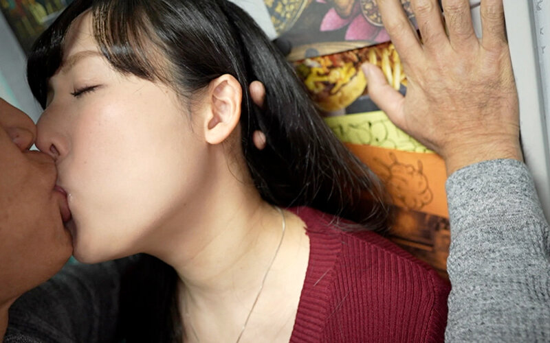 「【横山夏希】美人料理教室講師の巨乳熟女人妻が素人男性を虜にする濃厚中出しセックス」のサンプル画像1枚目