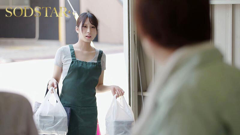 「天音かんな スレンダー美女が3P・4Pで顔射ぶっかけ責め 宅配弁当屋の看板娘が犯される」のサンプル画像3枚目