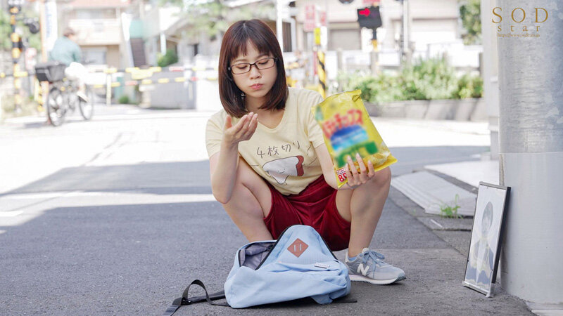 「天宮花南が魅せる禁断の近親相姦プレイ!隠れ巨乳の痴女お姉さんとの刺激的な関係」のサンプル画像4枚目