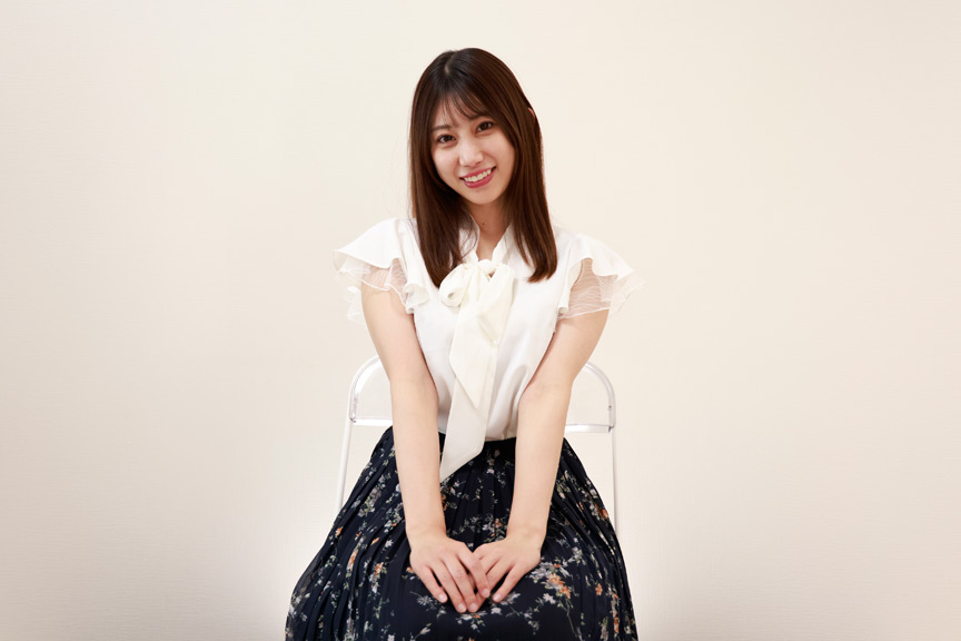 「【素人】塾講師るるのエロBODYが魅力的！美人お姉さんの誘惑プレイ動画」のサンプル画像1枚目