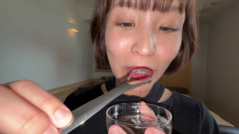 「【玉城夏帆】素人お姉さんをナンパ!舌ブラシで汚舌苔採取する個人撮影動画」のサンプル画像13枚目