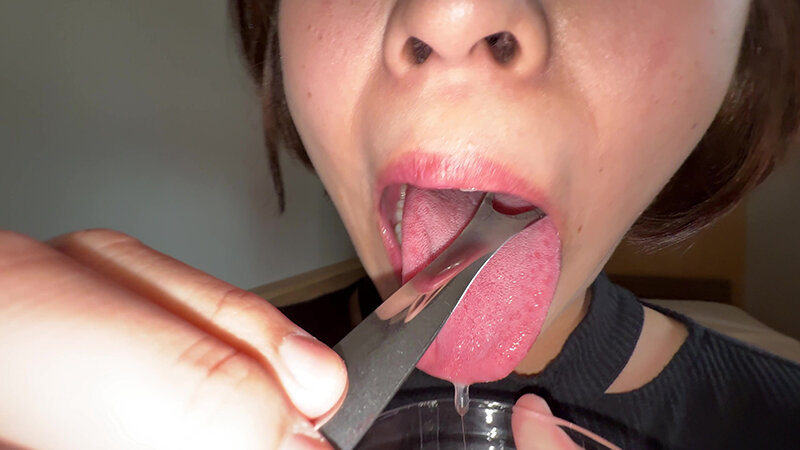 「【玉城夏帆】素人お姉さんをナンパ!舌ブラシで汚舌苔採取する個人撮影動画」のサンプル画像14枚目