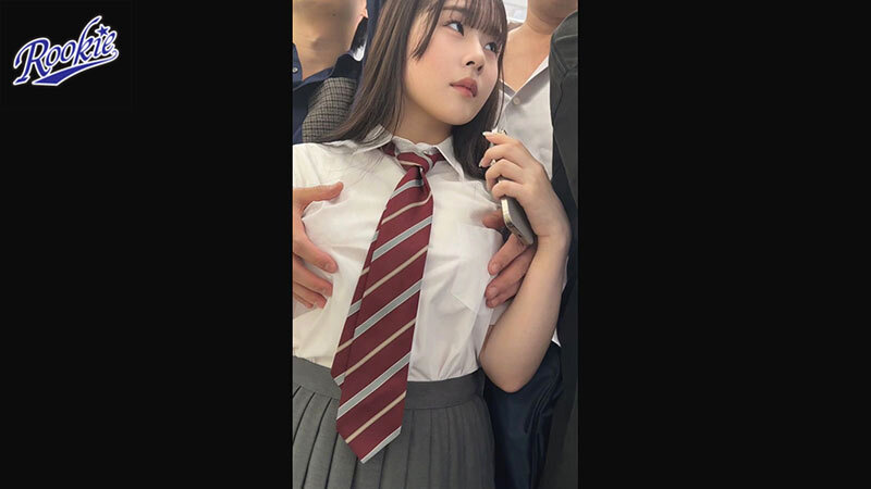 「桜庭ももなが電車で狙われる!盗撮・イタズラから寝取りNTR中出しアクメまで鬼畜プレイ集」のサンプル画像3枚目