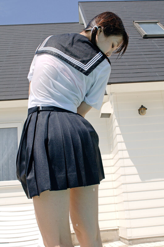 「【セーラー服】濡れ透けフェチ必見!制服JKの恥じらい姿がエロ可愛い人気動画」のサンプル画像13枚目