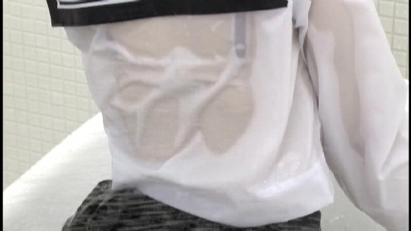 「【セーラー服】濡れ透けフェチ必見!制服JKの恥じらい姿がエロ可愛い人気動画」のサンプル画像3枚目