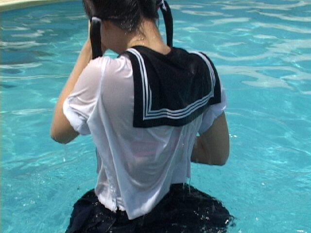 「【セーラー服】濡れ透けフェチ必見!制服JKの恥じらい姿がエロ可愛い人気動画」のサンプル画像4枚目
