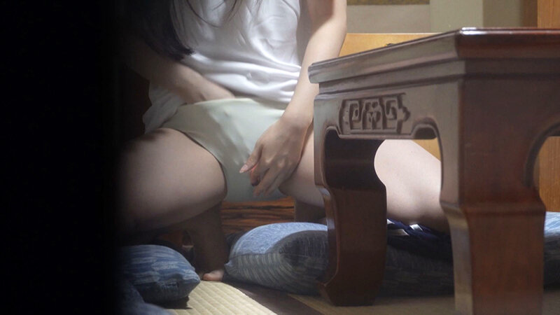 「【月野かすみ・橘京花・真木今日子】女子大生・OLの隠し撮りオナニー映像！リアルなアクメの瞬間を収録」のサンプル画像1枚目