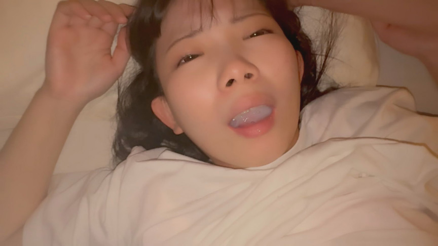 「南日菜乃のロ○系デビュー作!無垢な美少女が義父に調教される衝撃の家庭内記録」のサンプル画像3枚目