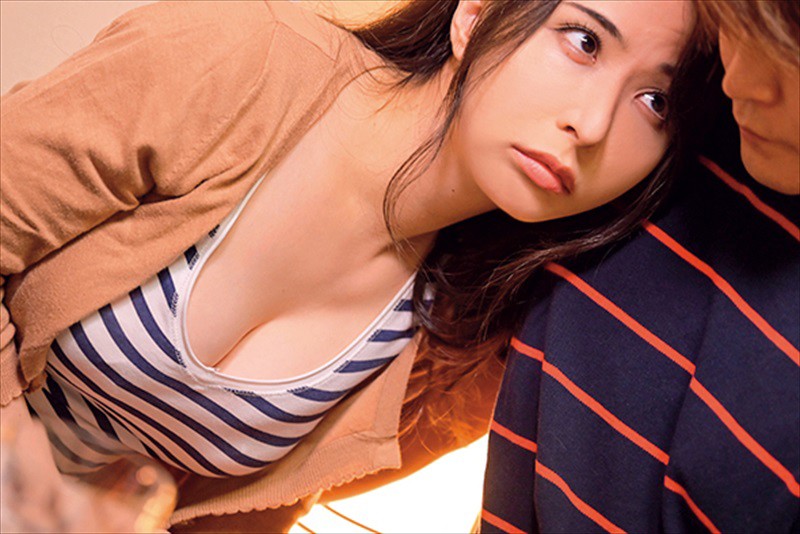 「【晶エリー】巨乳人妻がセーラー服コスプレで豹変!寝取られ中出しされる淫乱妻の誘惑」のサンプル画像2枚目