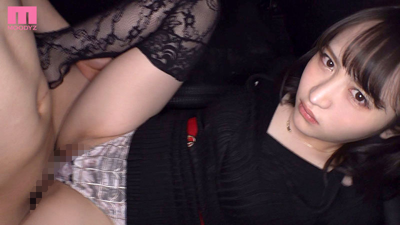 「小野六花が痴女責め！M男を焦らして男の潮吹き＆フェラで強制射精させる美少女小悪魔プレイ」のサンプル画像7枚目