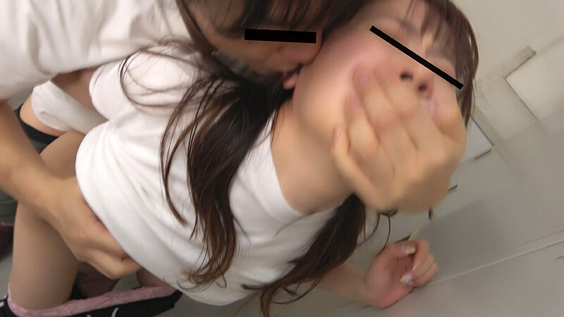 「【素人】巨尻キャリアウーマンをジムのロッカーで中出し！局部アップで魅せる濃厚セックス」のサンプル画像10枚目