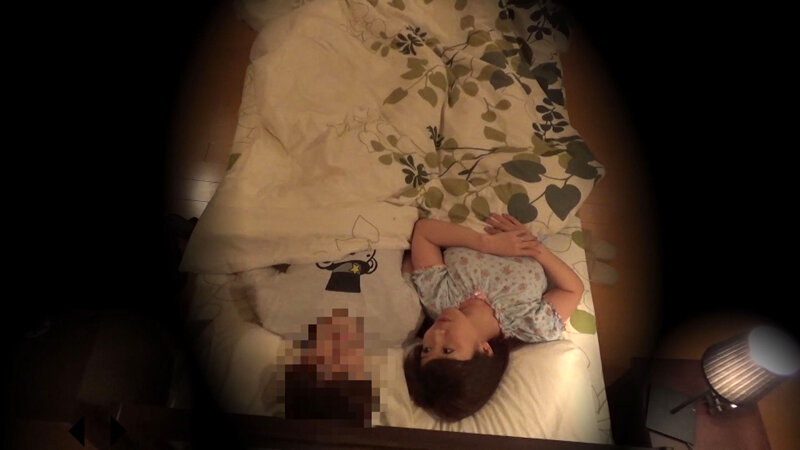 「【美泉咲】巨乳人妻が不倫検証で寝取られ中出し!盗撮カメラが捉えた衝撃の浮気現場」のサンプル画像2枚目