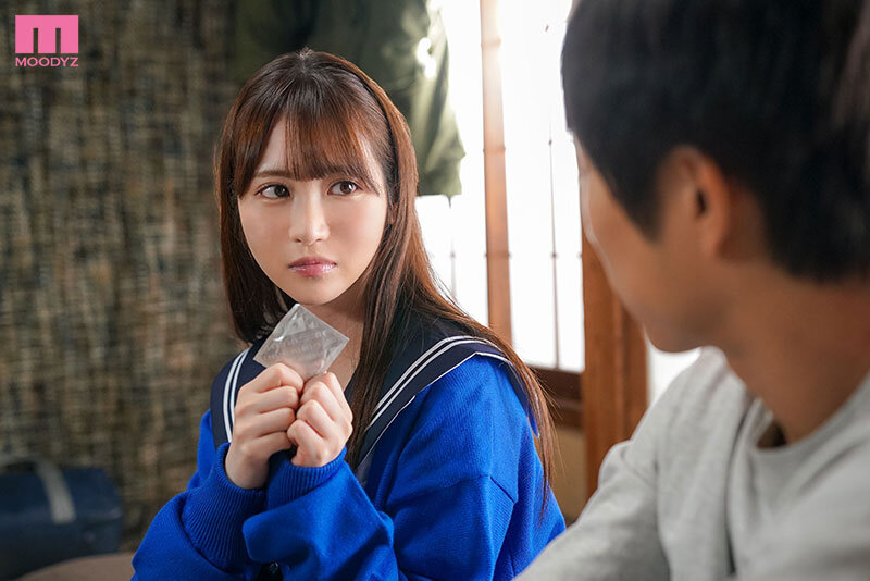 両親が旅行で不在中に幼馴染がやってきて「初めて彼氏ができたんだけど一回だけセックスの練習してくれない?」と コンドーム一個持ってきてお願いされた。一回だけと言ってたハズがチ○ポの快感に目覚めすぎてゴム無しで三日三晩中出しセックスしまくった 小野六花