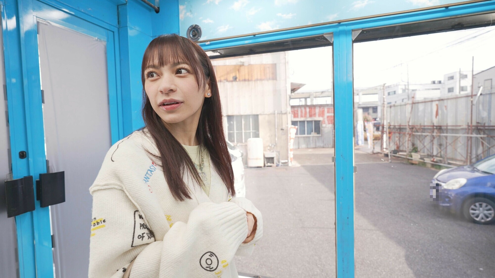 「水泳部女子体育大生限定!競泳水着と美肌の隙間でチン★コキさせてもらえませんか?デカチンでオマ〇コの際ギリギリを刺激され、いつの間にか火照った身体は、自分から生挿入までおねだりしてしまうのか?撮って出し!マジックミラー号~えり編~」のサムネイル