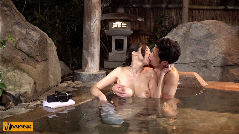 「JULIA 巨乳人妻の不倫温泉旅行で中出し密会 Jカップ美女の禁断セックス盗撮映像」のサンプル画像3枚目