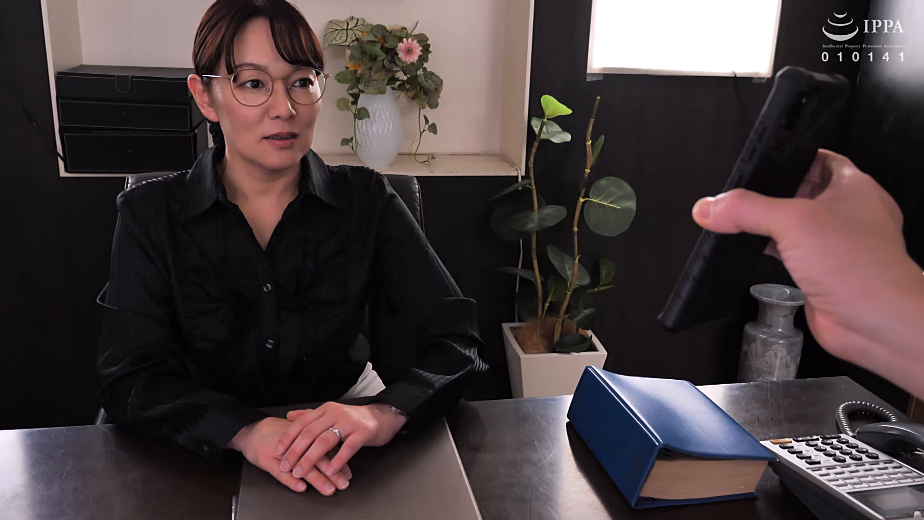 「八尋智香の不倫中出し作品|巨乳熟女の美人校長が堕ちる背徳ドラマ」のサムネイル