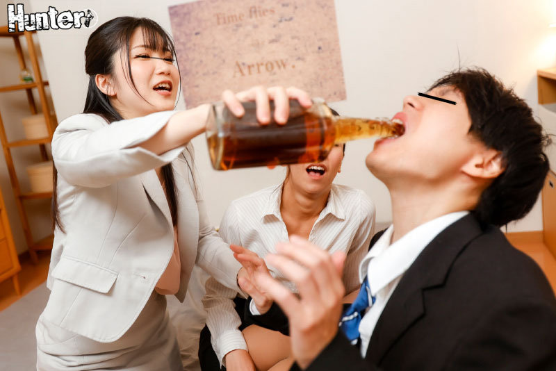 「女上司レズカップルに逆襲の3P中出し調教！バラされたくない弱みを握られた二人の末路」のサンプル画像2枚目