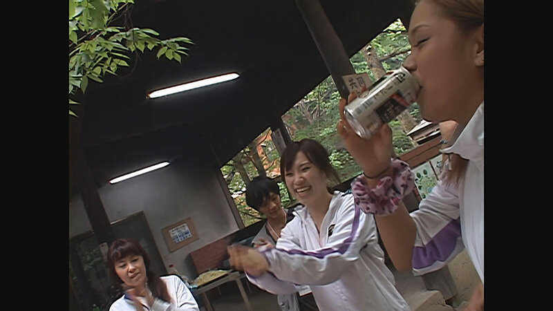 「【盗撮】名門スイミングスクール美人コーチの水着姿を隠し撮り！巨乳インストラクターの極秘映像」のサンプル画像4枚目