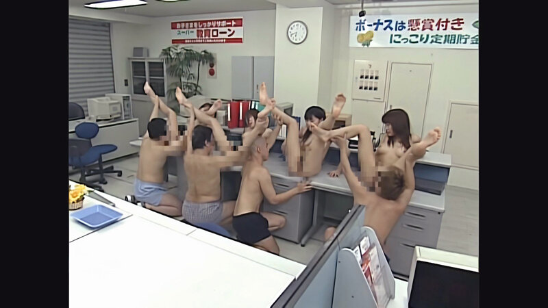 「【デヴィ・小泉キラリ・新山愛里・松坂樹梨】美女4人との3P・4P中出しプレイ!辱め銀行強盗作品」のサンプル画像18枚目