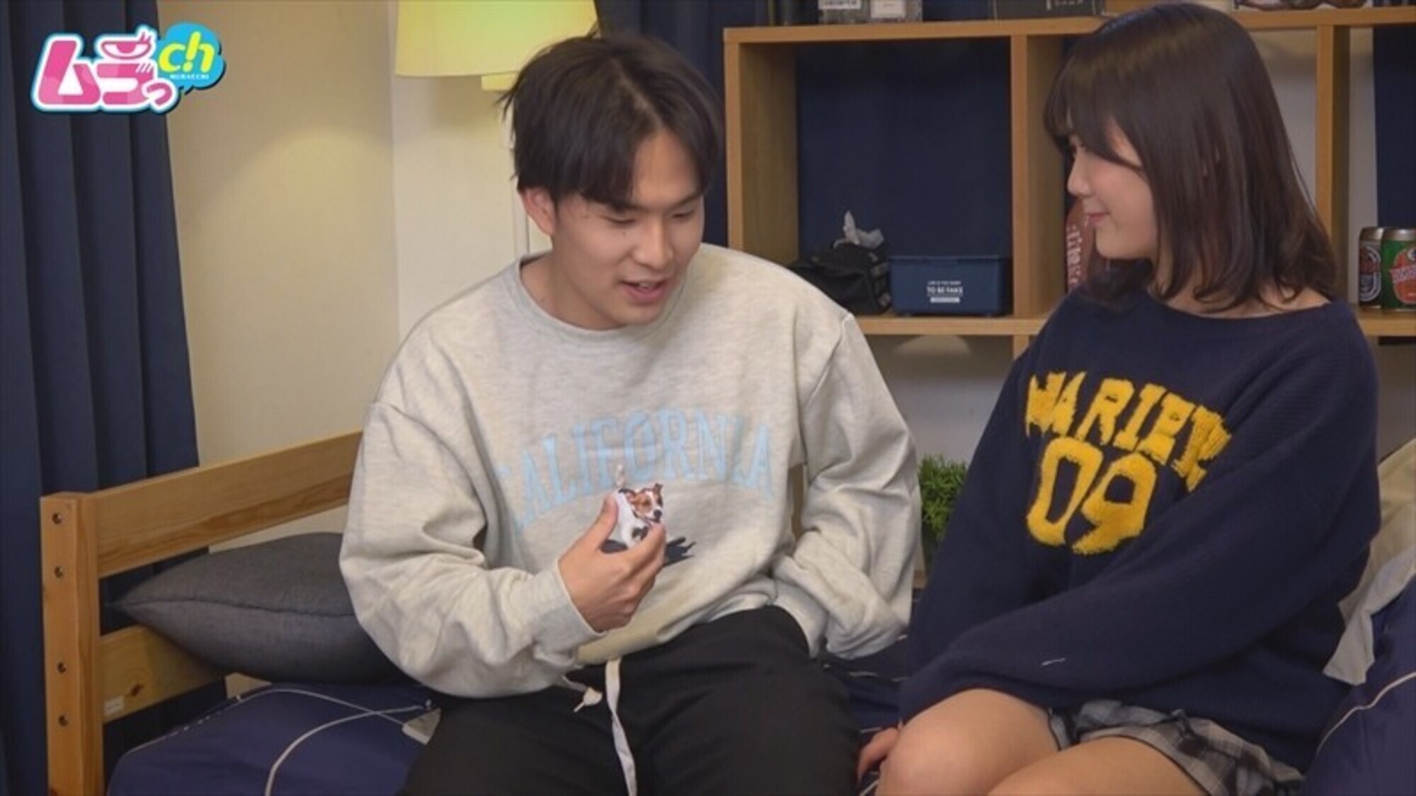 「ニンゲン観察 「昨日あんなに誘ってきたじゃんw」サークル宅飲みで酒にのまれ誘惑してきたくせにシラを切るマンゲボーボーの女友達にお預け朝勃チ●ポでモーニングリベンジSEX!」のサンプル画像2枚目