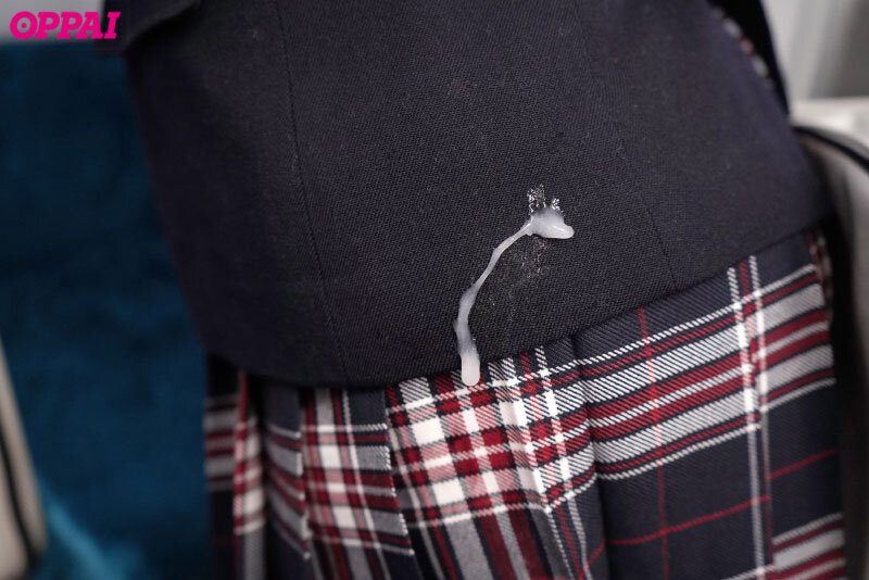 「楪カレン 巨乳女子校生が無人駅で中出し＆潮吹き！雨の夜の密着体験」のサムネイル