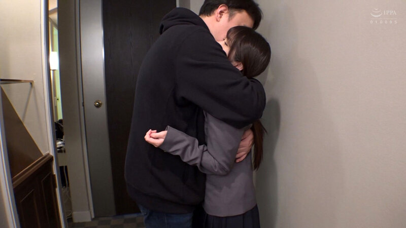 「平花 140cm小柄美少女JKがイラマチオ＆中出しされるパイパン制服個人撮影」のサムネイル