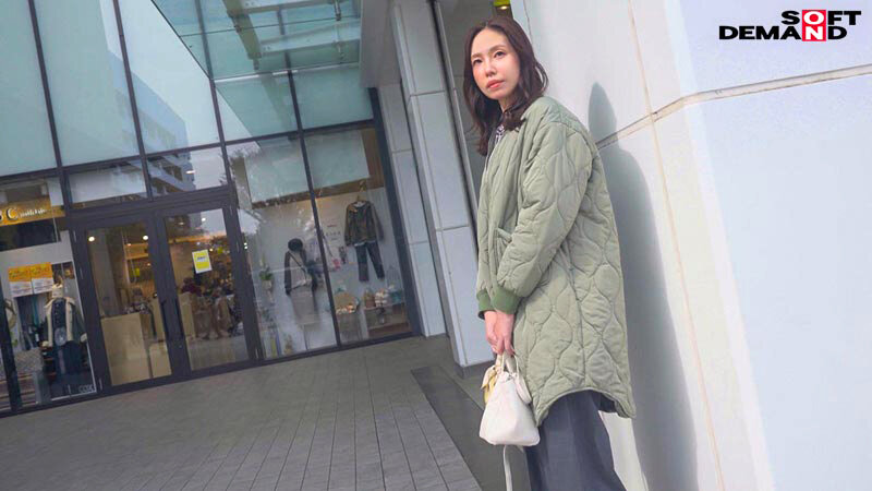 「長身人妻・栗原早苗が自ら懇願する濃厚フェラと中出し|最後のAV出演で魅せた本気の愛」のサンプル画像18枚目