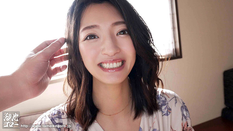 「熟女人妻・澪真央のハメ撮り中出しSEX!大量潮吹きで本気イキ連続絶頂プレイ」のサンプル画像1枚目