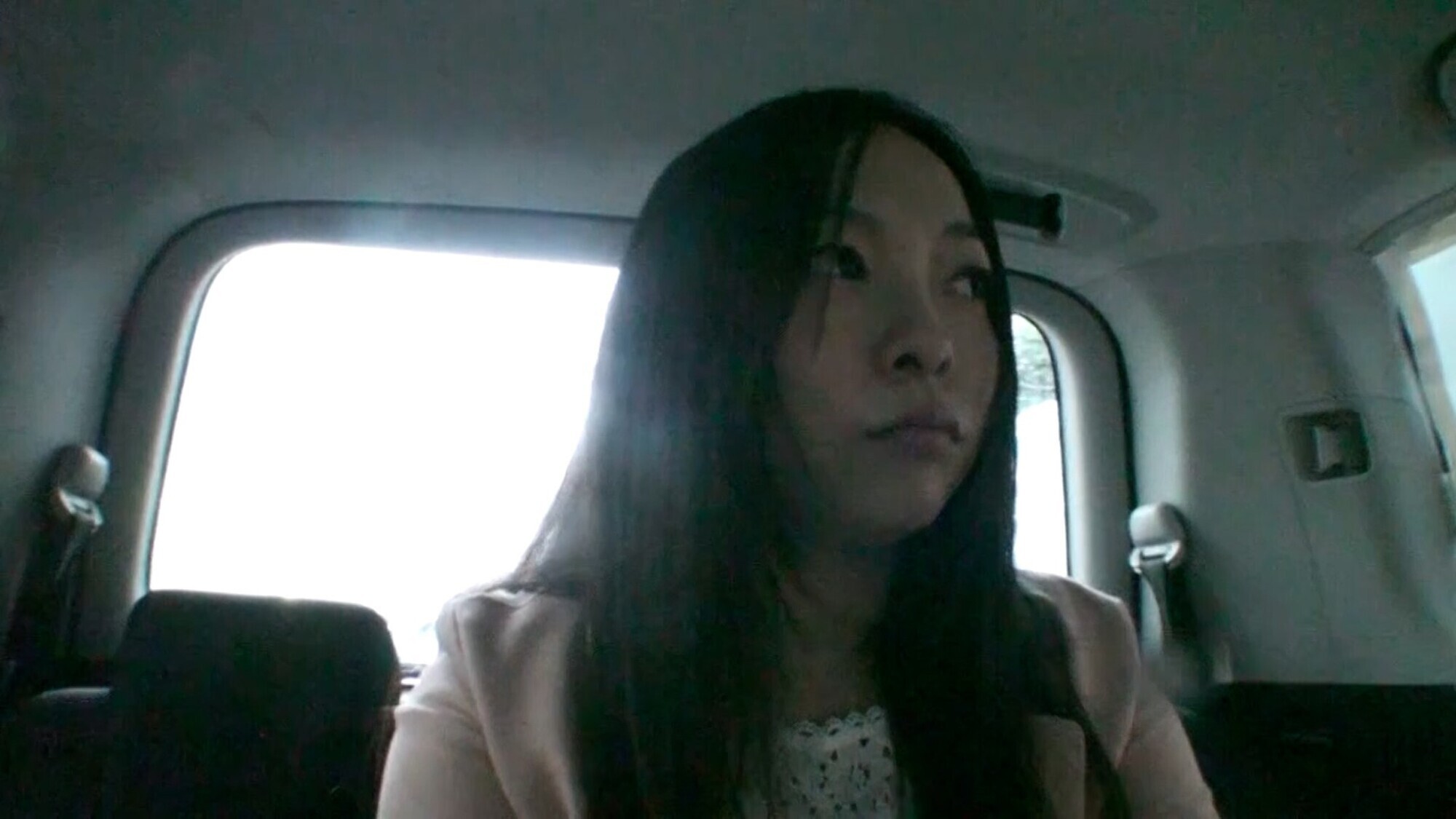 「結婚2年目の奥さんに下着見せて！とナンパしてスタジオで淫乱ドスケベ乱交中出しセックス！」のサムネイル