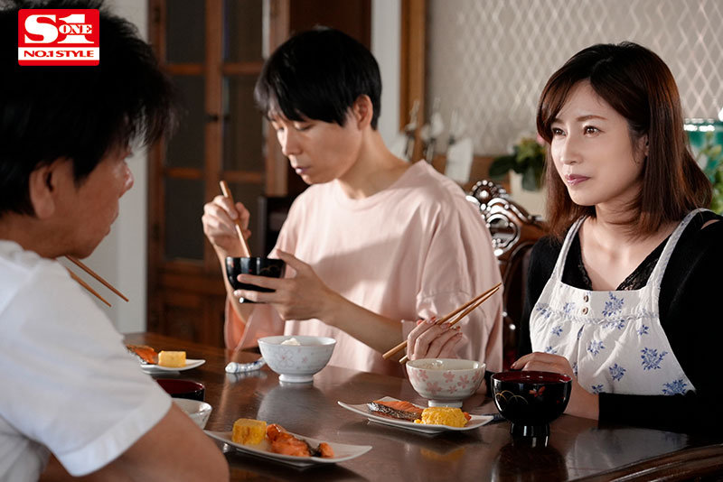 「【奥田咲】巨乳義母との禁断の近親相姦！パイズリとアクメで絶頂を繰り返す濃密セックス」のサムネイル