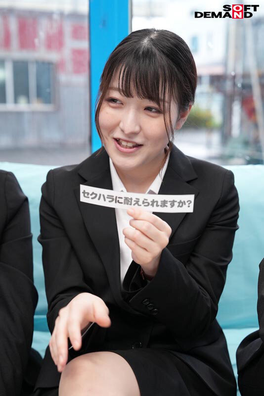 「【素人】就活中の女子大生がマジックミラー号でセクハラ面接!スーツ姿でフェラ&羞恥プレイに耐える」のサンプル画像4枚目