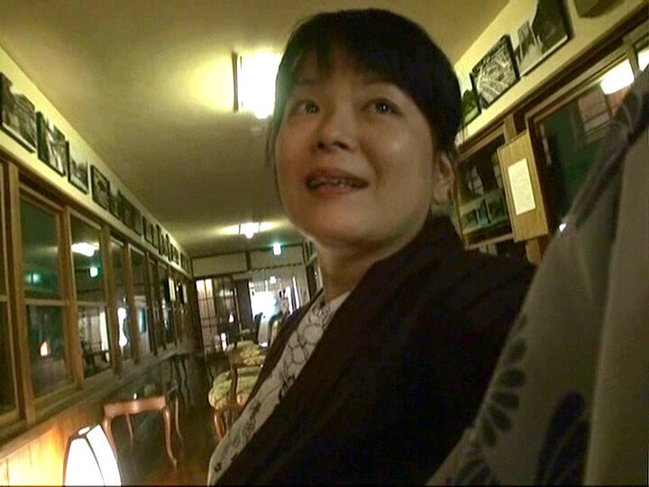 「【人妻不倫】欲求不満な主婦が温泉旅行で乱交プレイに溺れる背徳の人妻ドラマ」のサンプル画像15枚目
