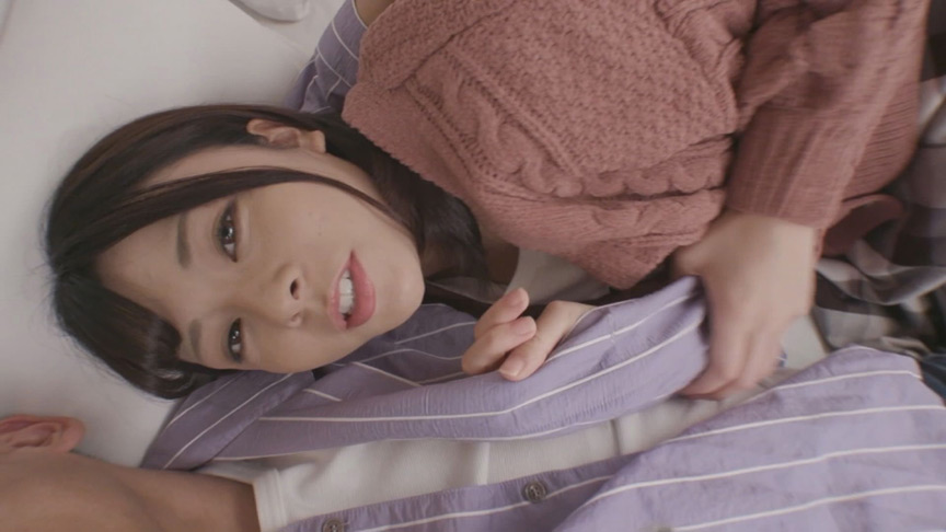 「【素人】azusaちゃんのドキドキ初撮り体験！恥じらう姿が可愛すぎるプライベート映像」のサンプル画像1枚目