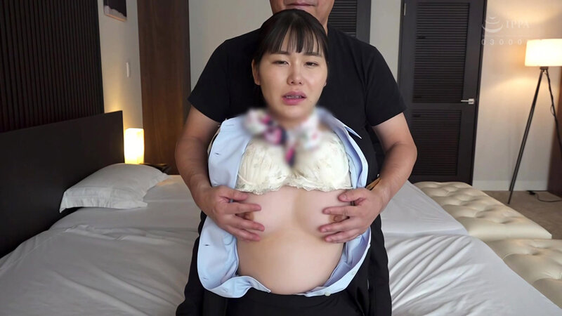 「塚本さや・美木ひなの出演｜人妻スチュワーデスの濃厚キス＆顔射ごっくんプレイ｜美乳パイパン熟女」のサンプル画像3枚目