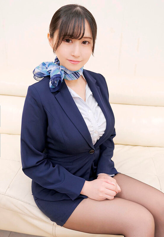 「【素人CA】黒パンスト美脚スチュワーデスをナンパ!制服のまま脚フェチプレイで中出し」のサンプル画像2枚目